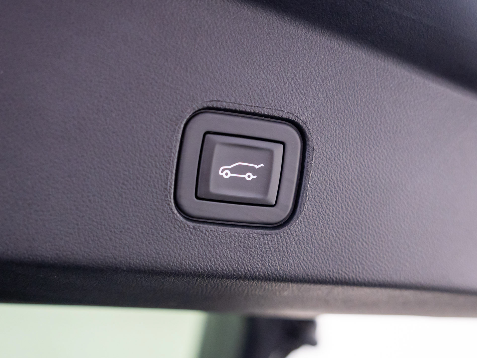 Certified 2025 Cadillac Lyriq Luxury w/ LPO, Floor Liner Package AWD/4WD image 35