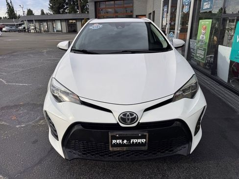 Used 2017 Toyota Corolla SE w/ SE Premium Package image 2