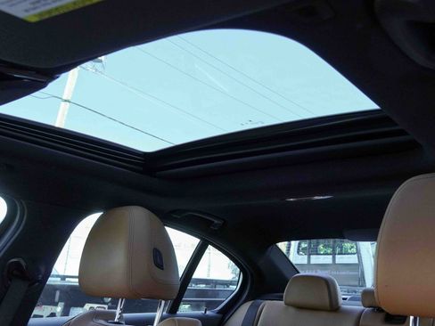 Used 2024 BMW 330i Sedan w/ Convenience Package image 15