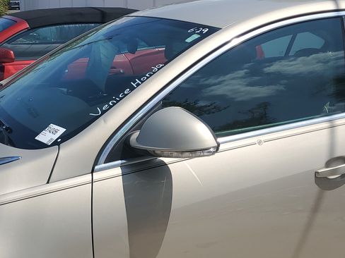 Used 2012 Buick Regal Leather FWD image 5