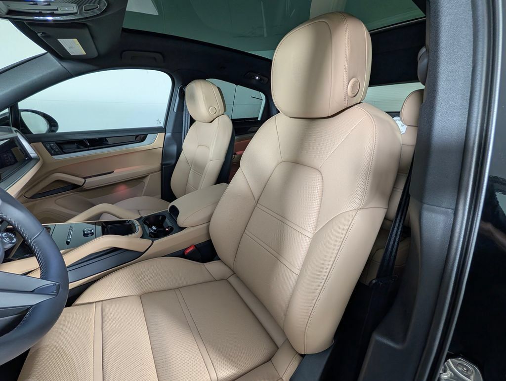 New 2026 Porsche Cayenne Coupe AWD/4WD image 5