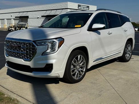 Used 2023 GMC Terrain Denali w/ Denali Premium Package image 3