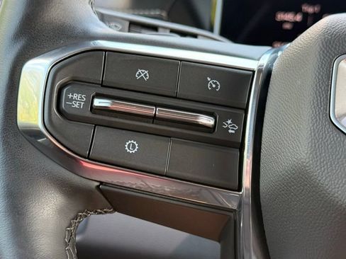 Used 2026 GMC Acadia Elevation FWD image 17