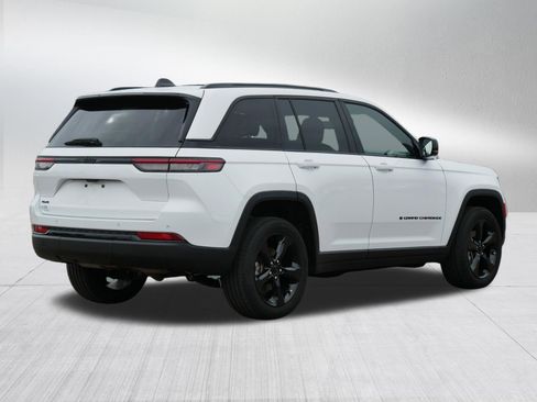 Used 2023 Jeep Grand Cherokee Altitude AWD/4WD image 7
