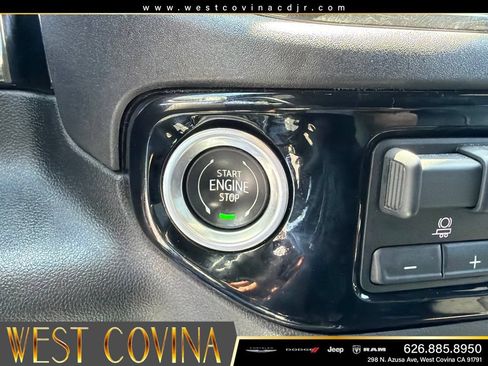 Used 2023 Chevrolet Silverado 1500 ZR2 w/ Technology Package AWD/4WD image 32