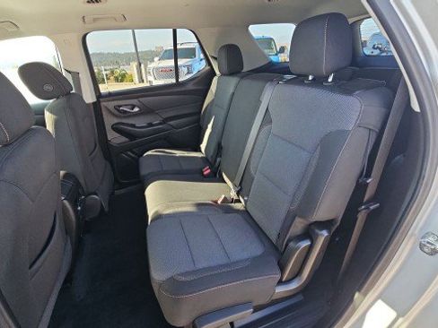 Used 2021 Chevrolet Traverse LT FWD image 24
