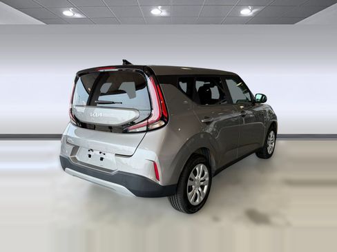 Used 2023 Kia Soul LX FWD image 9