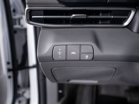 Used 2022 Hyundai Elantra SEL image 36