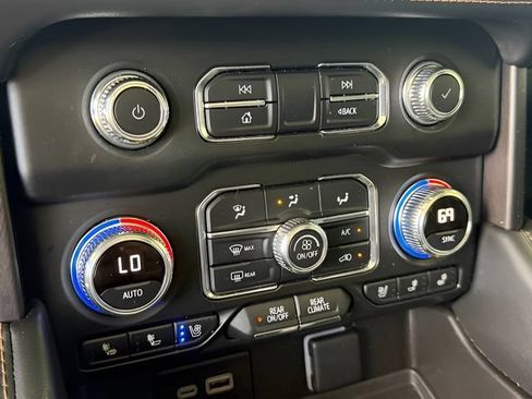 Used 2023 GMC Yukon XL AT4 w/ AT4 Premium Plus Package AWD/4WD image 27