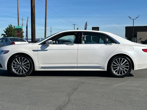 Used 2017 Lincoln Continental Select w/ Technology Package FWD image 8