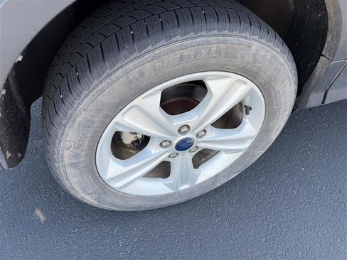Used 2016 Ford Escape SE w/ Equipment Group 201A AWD/4WD image 14