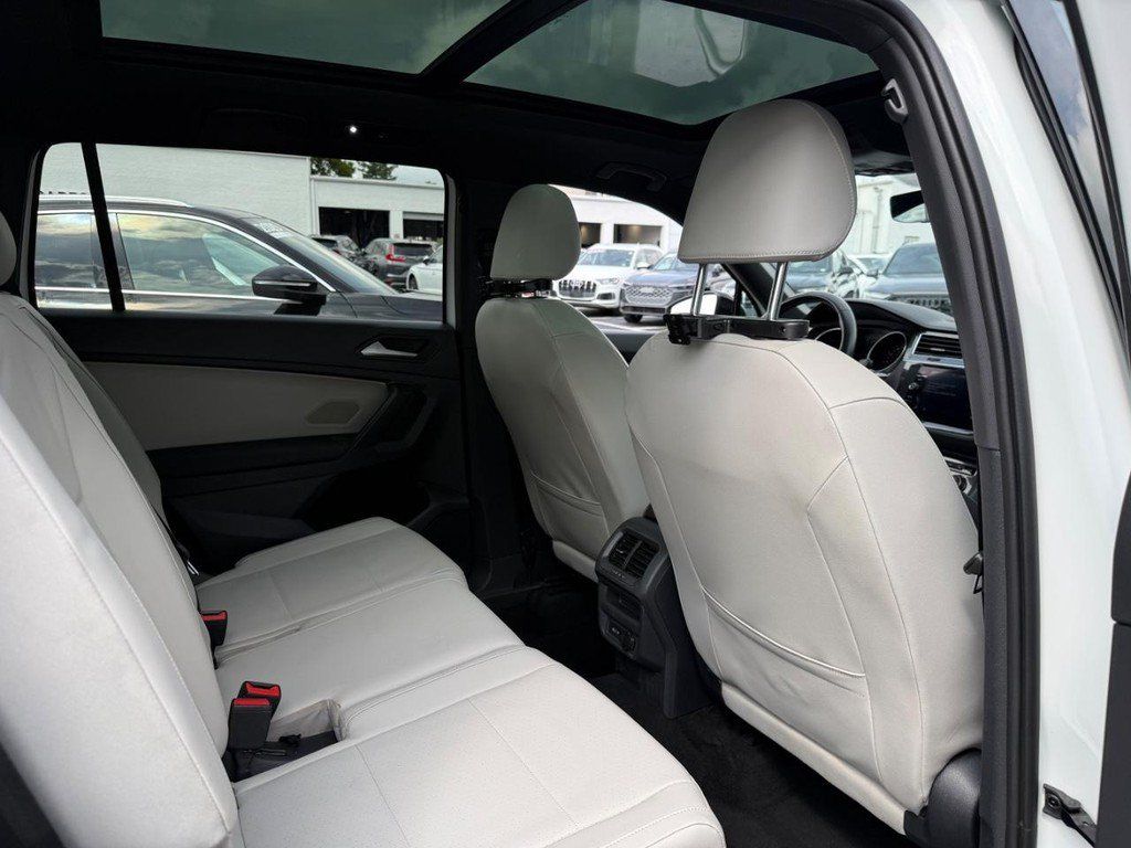 Used 2021 Volkswagen Tiguan SE R-Line FWD image 11