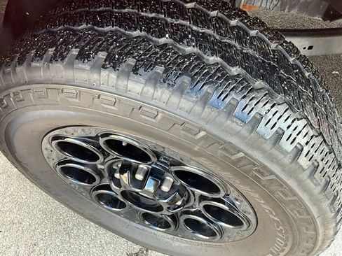 Used 2024 Ford F250 Lariat w/ Black Appearance Package image 7