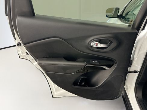 Used 2023 Jeep Cherokee Altitude Lux image 27