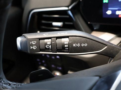 New 2025 Chevrolet Suburban Premier image 17