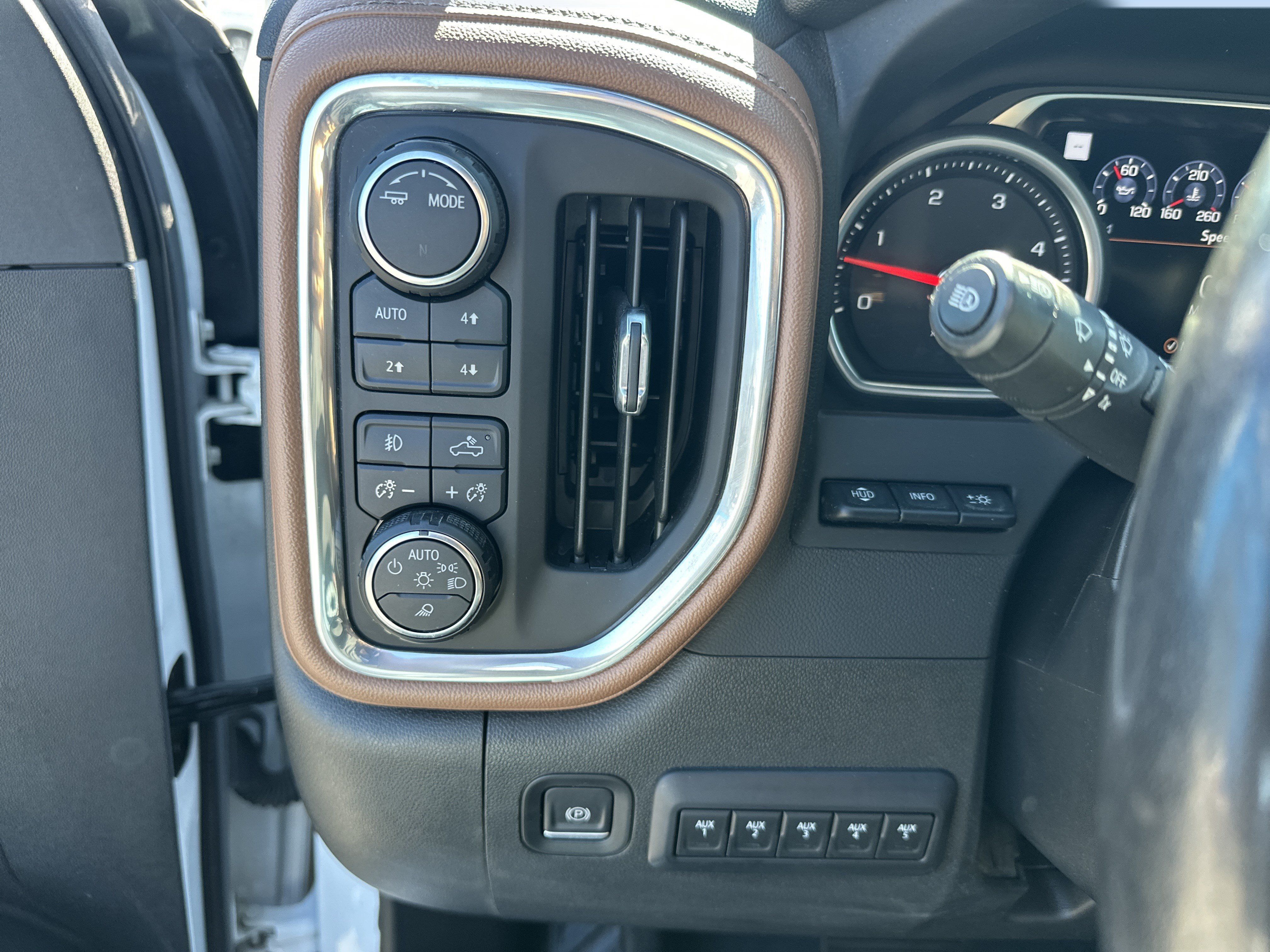 Used 2023 Chevrolet Silverado 3500 High Country w/ Z71 Off-Road Package AWD/4WD image 17