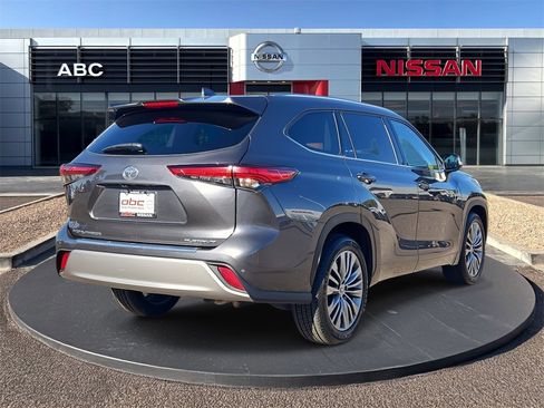 Used 2020 Toyota Highlander Platinum image 5