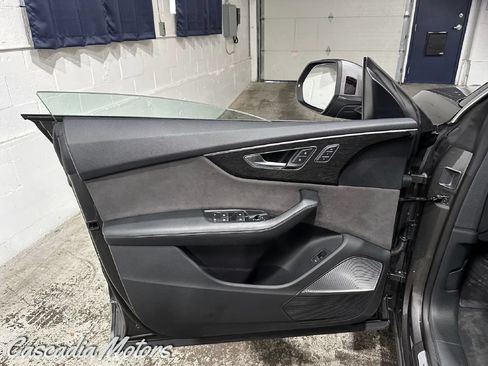 Used 2019 Audi Q8 Prestige w/ Luxury Package AWD/4WD image 22