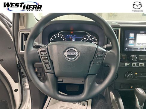 Used 2025 Nissan Frontier SV image 2