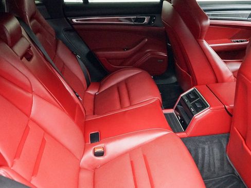 Used 2018 Porsche Panamera 4S image 19