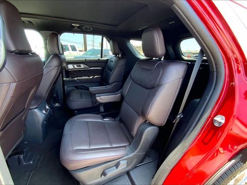 Certified 2025 Ford Explorer Platinum w/ Ultimate Package AWD/4WD image 21