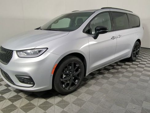 New 2026 Chrysler Pacifica Select w/ S Appearance Package image 9