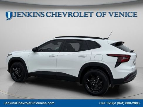 New 2026 Chevrolet Trax LT w/ Driver Confidence Package FWD image 8