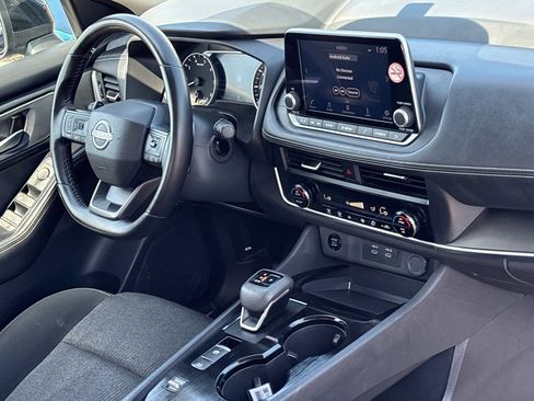 Used 2025 Nissan Rogue SV FWD image 24