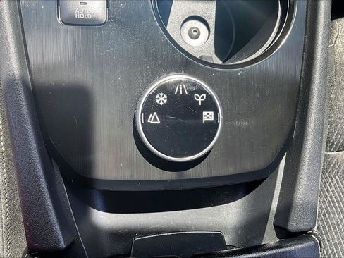 Used 2025 Nissan Rogue SV AWD/4WD image 16