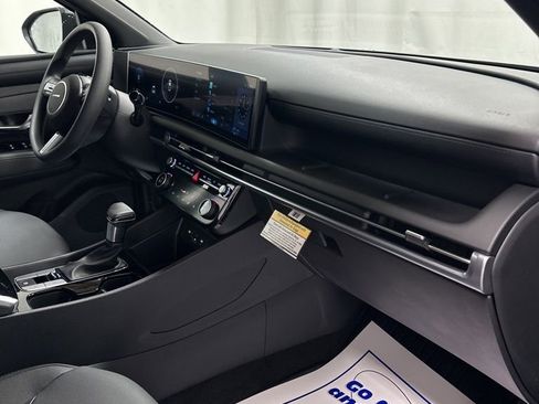 Certified 2025 Hyundai Santa Cruz SEL image 18