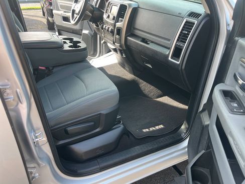 Used 2016 RAM 1500 Classic SLT AWD/4WD image 36