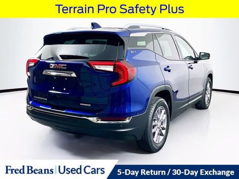 Used 2023 GMC Terrain SLT image 9