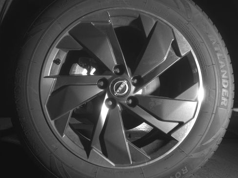 Used 2025 Nissan Rogue SV FWD image 12