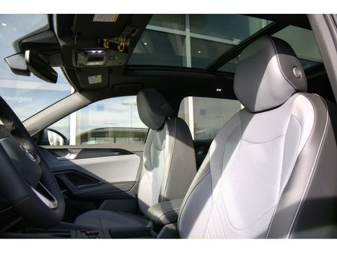 New 2026 Volkswagen Tiguan SE R-Line image 12