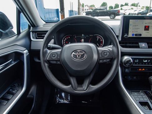 Used 2025 Toyota RAV4 XLE AWD/4WD image 21
