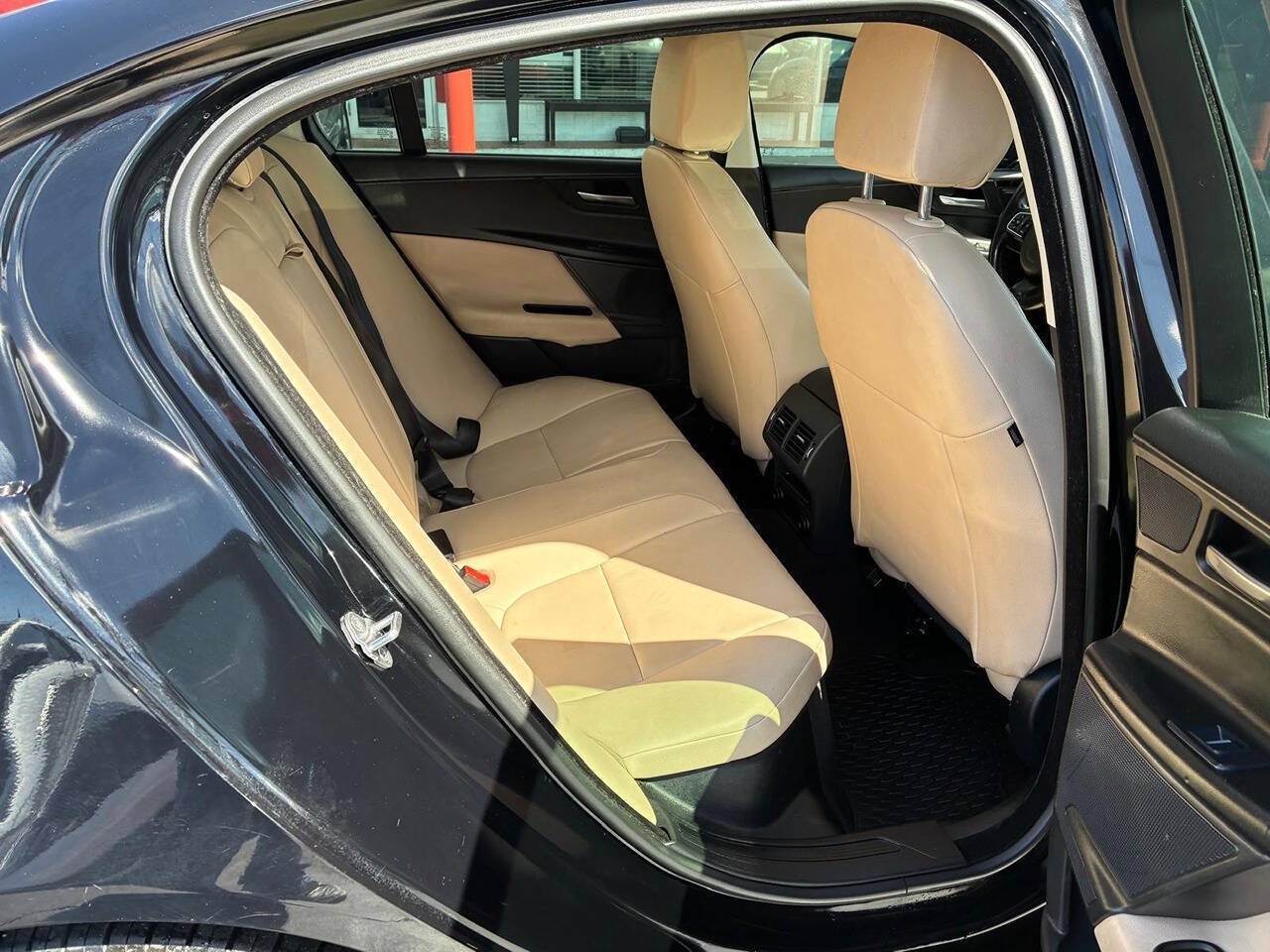 Used 2019 Jaguar XE Premium RWD image 13