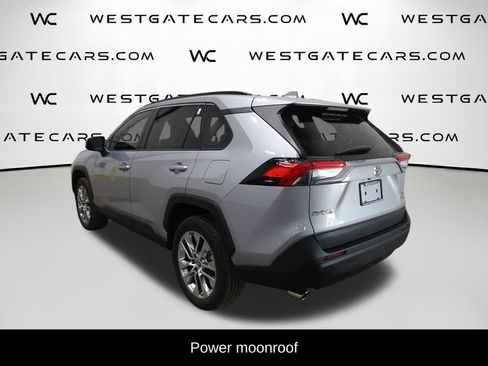 Used 2021 Toyota RAV4 XLE Premium image 5