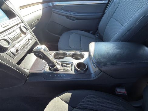 Used 2018 Ford Explorer XLT w/ Equipment Group 201A image 3