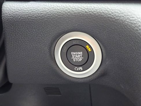 New 2026 Chrysler Pacifica Select FWD image 16