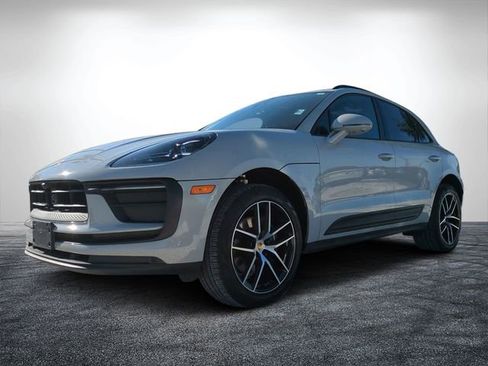 Used 2025 Porsche Macan image 8