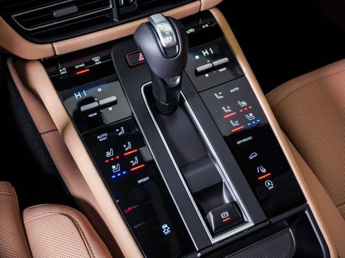 New 2026 Porsche Macan image 24