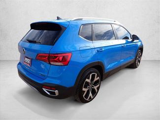 Used 2022 Volkswagen Taos SEL w/ Panoramic Sunroof Package AWD/4WD video 4