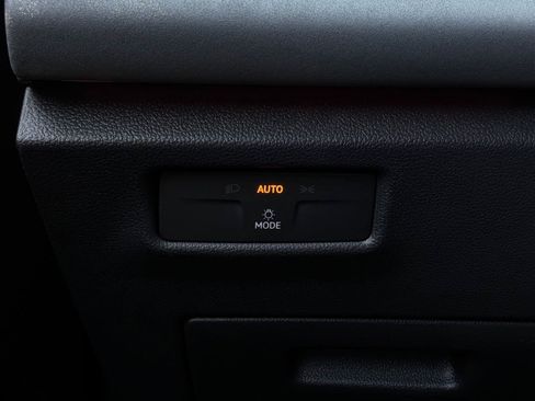 Used 2026 Volkswagen Tiguan SE FWD image 23