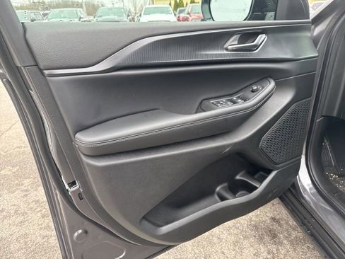 New 2025 Jeep Grand Cherokee 4WD image 18