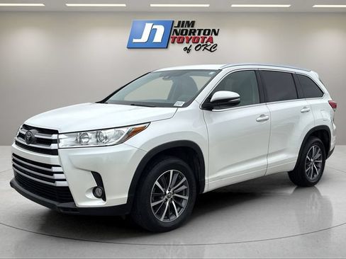 Used 2018 Toyota Highlander XLE FWD image 1