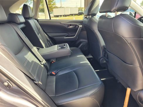 Used 2020 Toyota RAV4 XLE Premium image 15