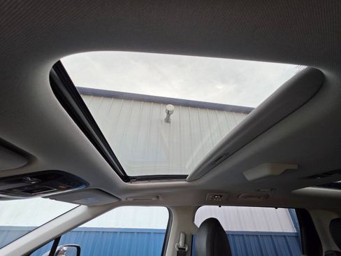 Used 2025 Kia Carnival SX w/ SX Dark Edition Package FWD image 8