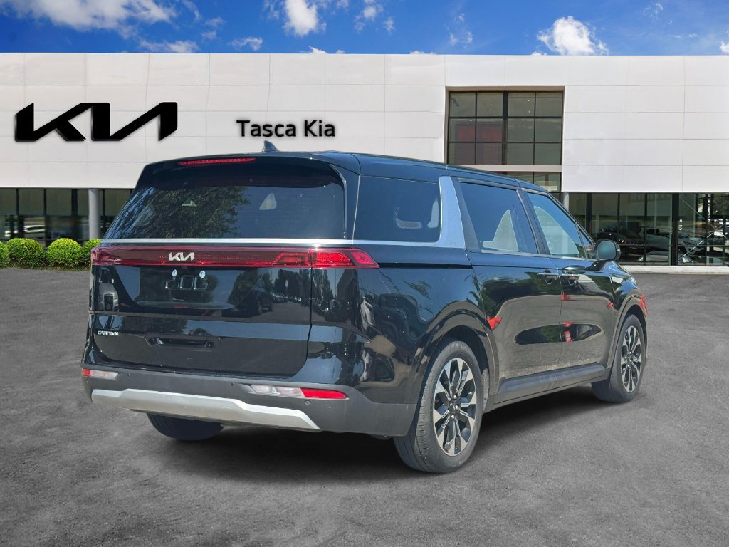 Used 2024 Kia Carnival EX FWD image 4