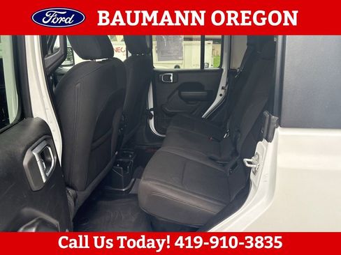 Used 2022 Jeep Gladiator Sport AWD/4WD image 11