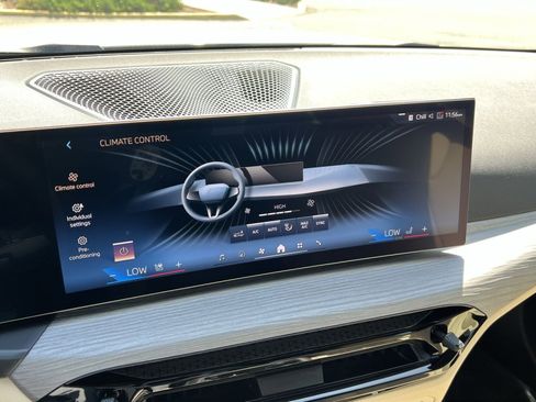 Used 2026 BMW 330i xDrive Sedan w/ Premium Package image 25